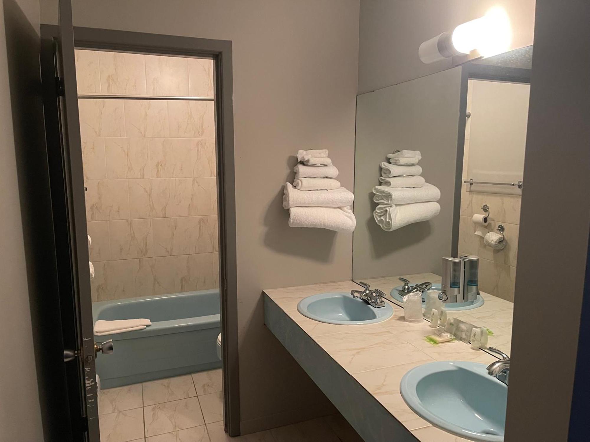 Auberge L'Etape مونت لوريل الغرفة الصورة